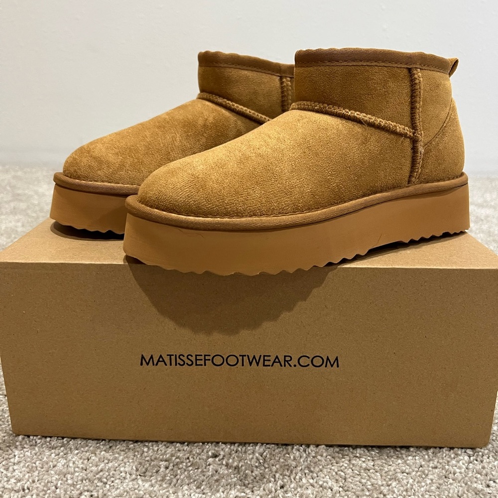 *Never been worn* Matisse small platform slippers